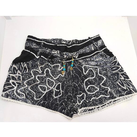 Junglee Billee Boho Patchwork Sequin Tassel Shorts NWT Festival Summer - Picture 3 of 6